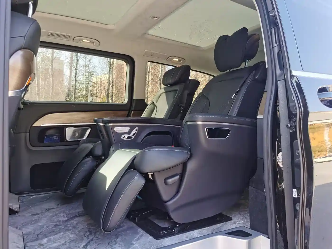 Mercedes-Benz V-Class 2022 V 260 L Long Wheelbase Luxury Edition фото 3