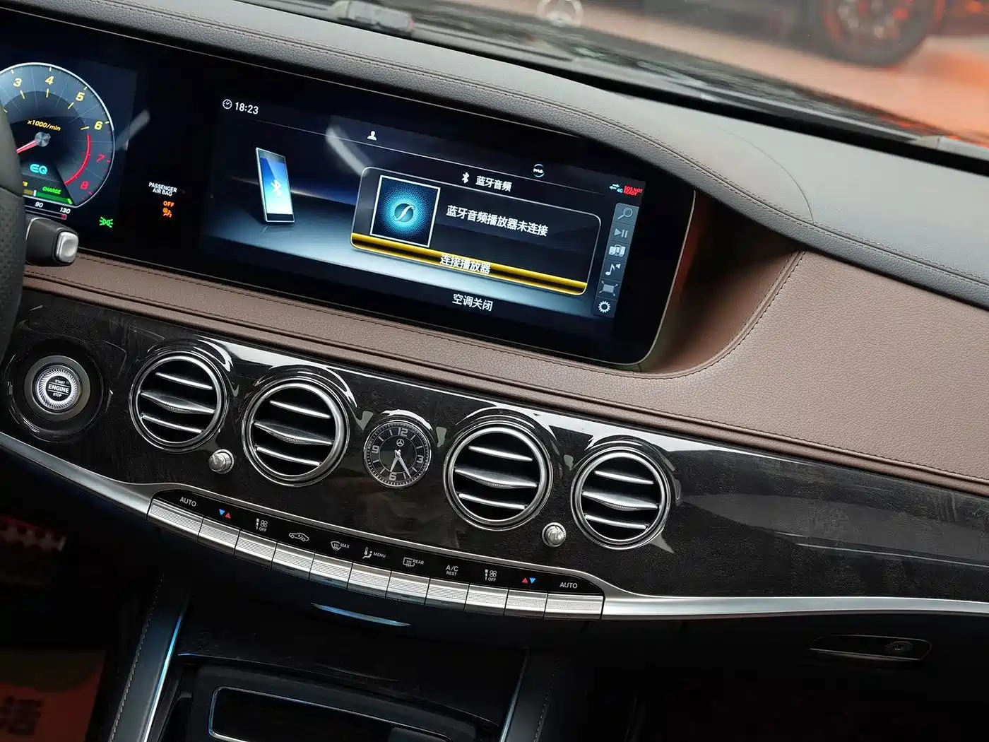 Фото 33 - Mercedes-Benz S-Class