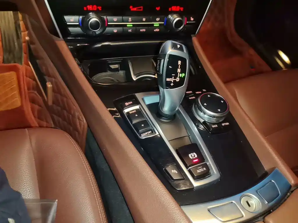BMW 5 Series GT 2016 2015 528i Leading