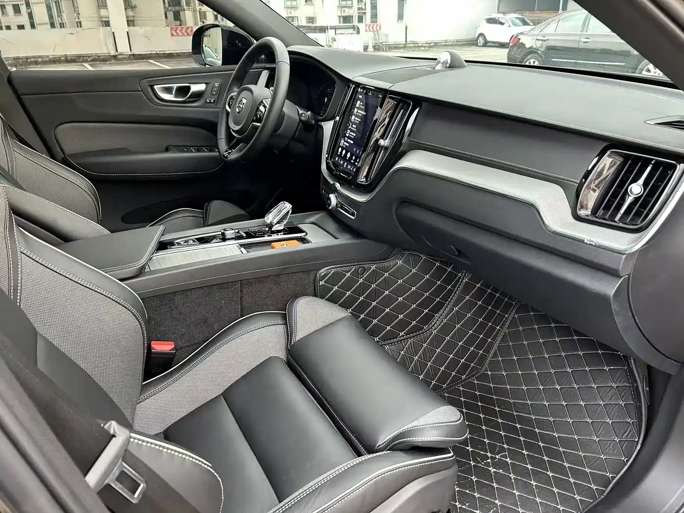Volvo XC60 Plug-in Hybrid 2024 2024 T8 PHEV Long Range AWD Polar Night Edition