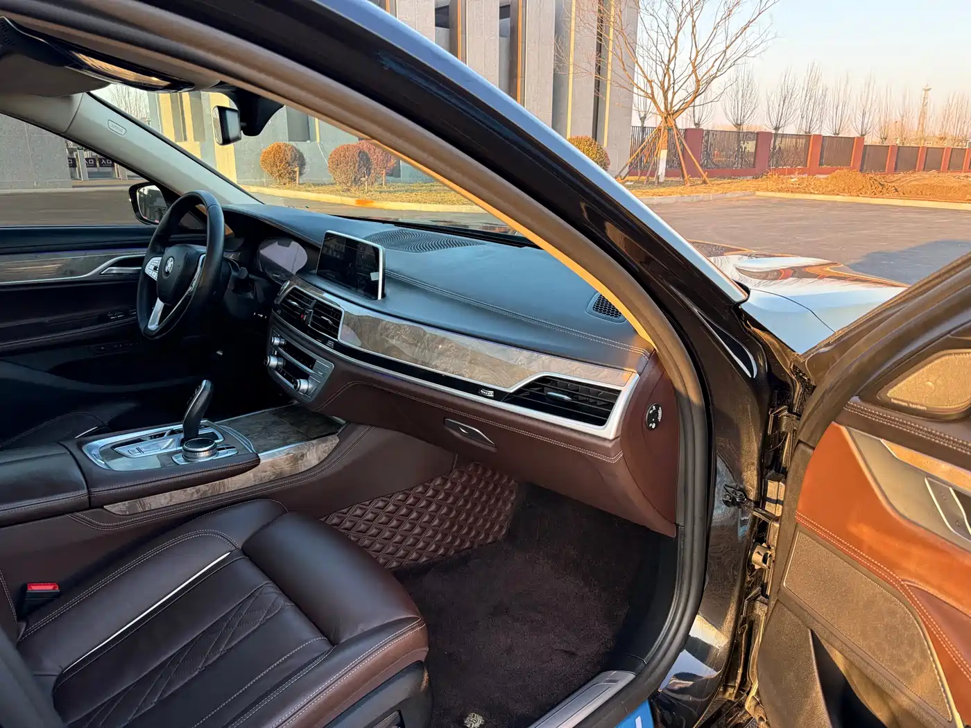 BMW 7 Series 2021 Model 740Li Leading Luxury Package фото 16