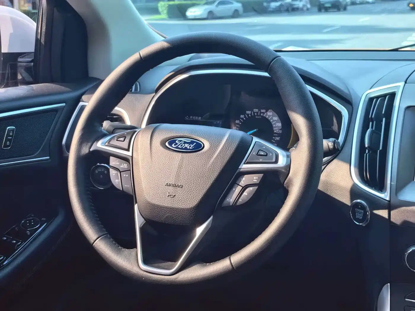 Фото 10 - Ford Edge