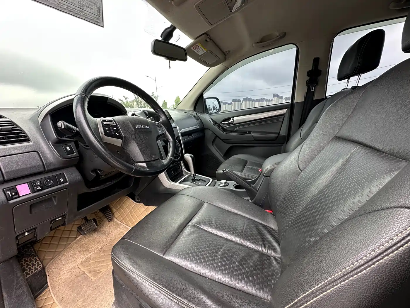 Isuzu D-MAX 2018 2018 3.0T 4WD Automatic Ultra Luxury 4JJ1-TC HI