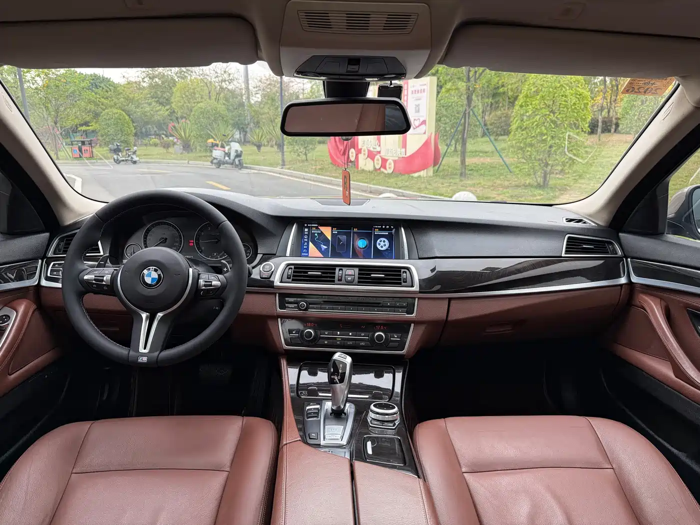 BMW 5 Series 2014 525Li Leading фото 9