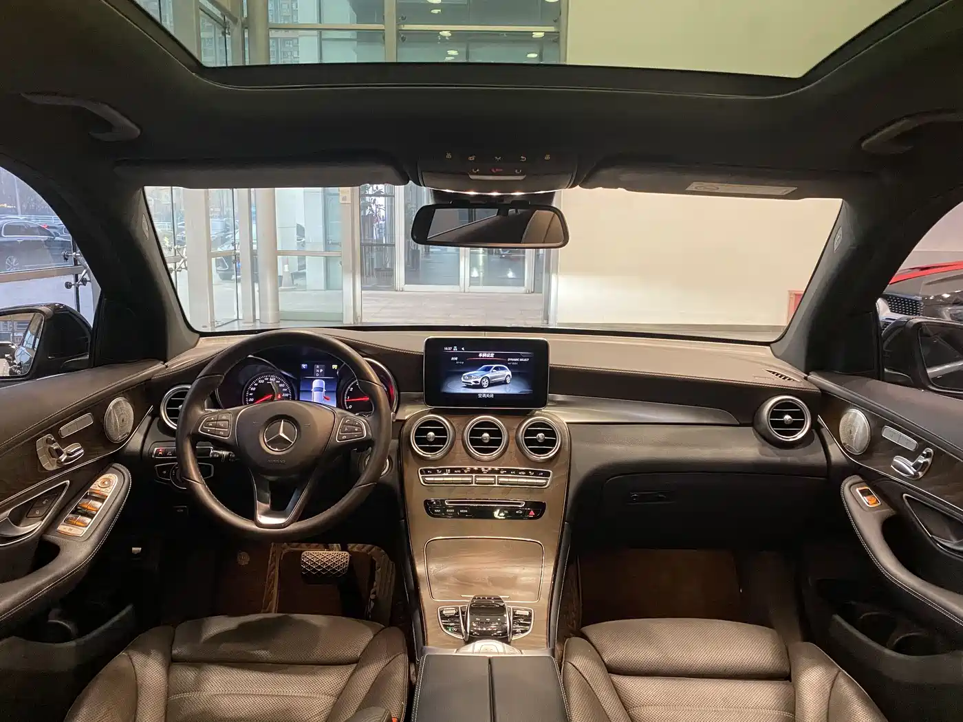 Mercedes-Benz GLC 2019 GLC 300 L 4MATIC Luxury фото 10