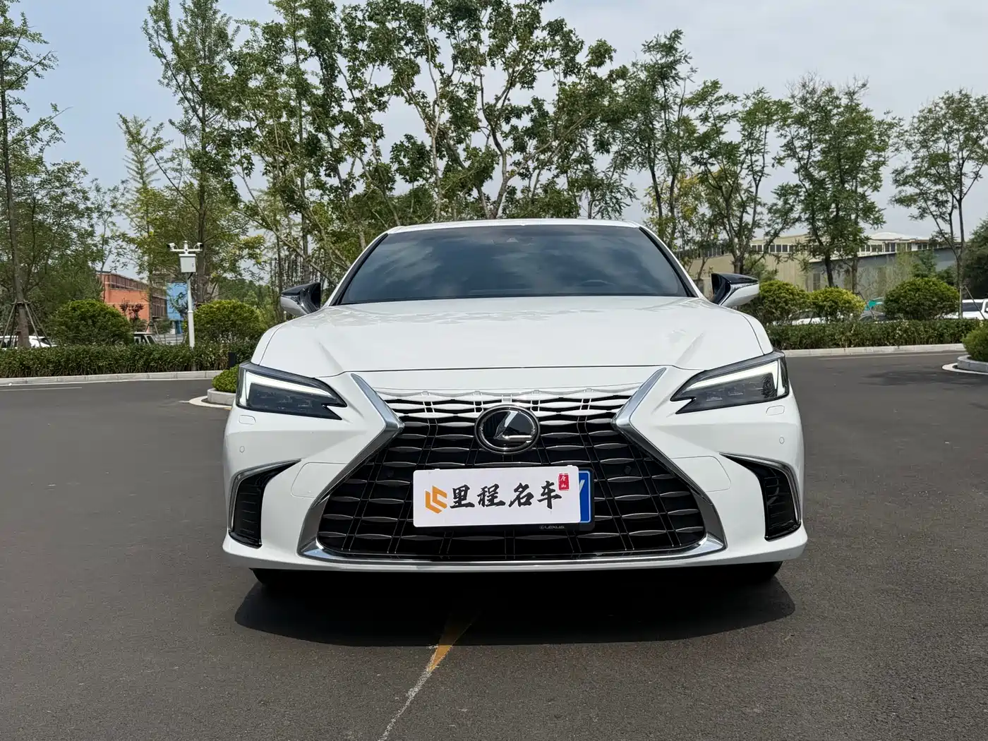 Lexus ES 2026 2025 200 Ultimate Edition