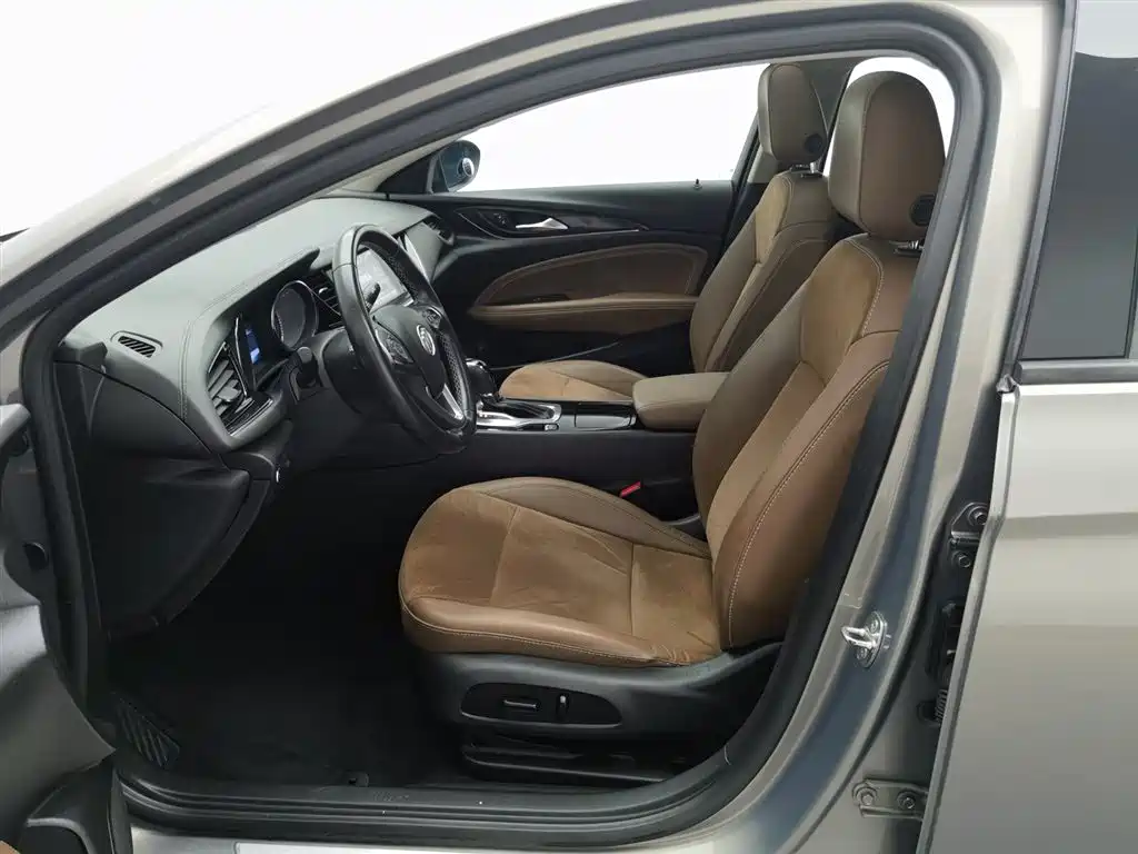 Photo 10 - Buick Regal