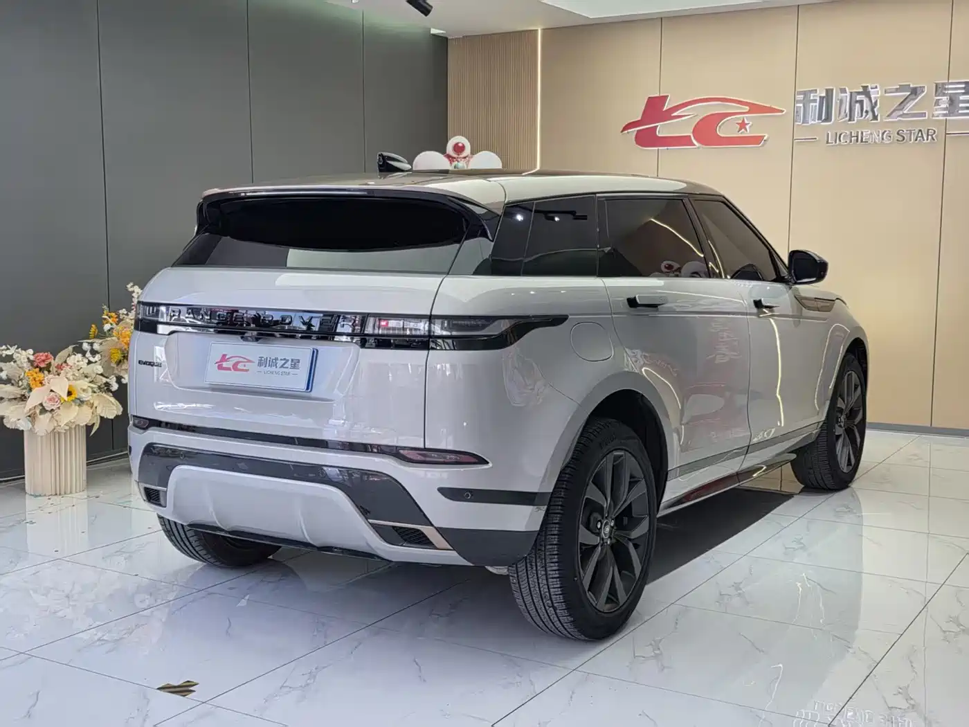 Land Rover Range Rover Evoque 2024 2023 Range Rover Evoque L 249PS Corinthian Bronze Special Edition