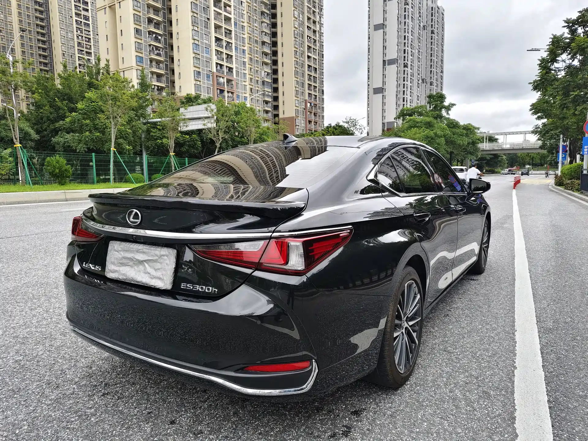 Фото 4 - Lexus ES