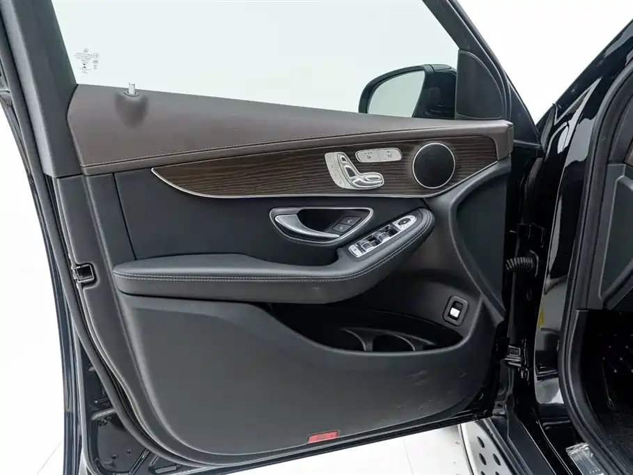 Mercedes-Benz GLC 2022 Facelift GLC 260 L 4MATIC Luxury Model фото 16