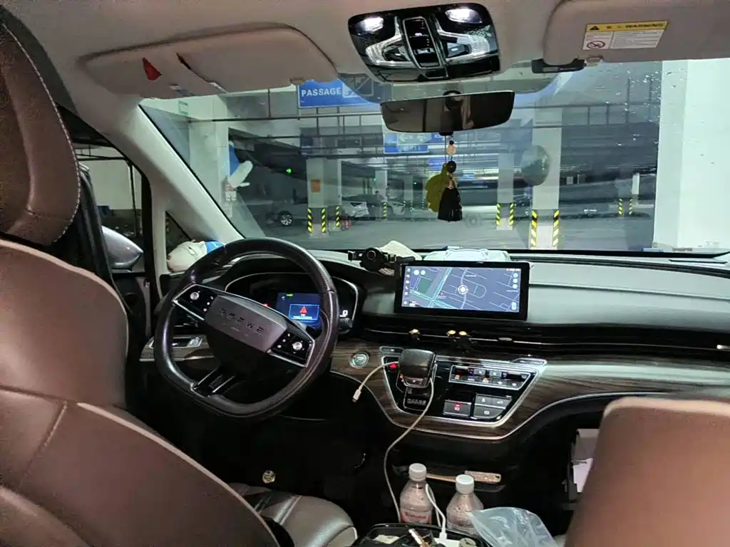 Roewe iMAX8 EV 2023 2022 Gold Edition