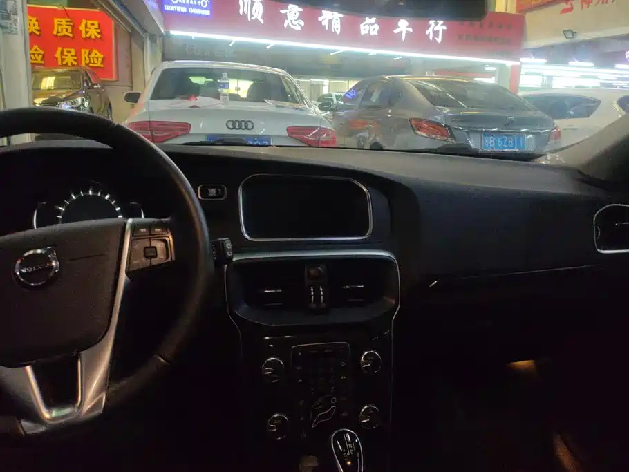 Volvo V40 2018 2018 T3 Momentum Edition
