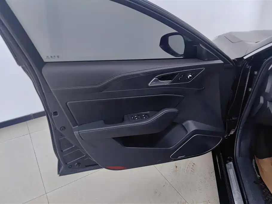 Hongqi H5 2022 Classic Facelift 1.8T Automatic Smart Connect Flag Enjoyment Edition фото 7