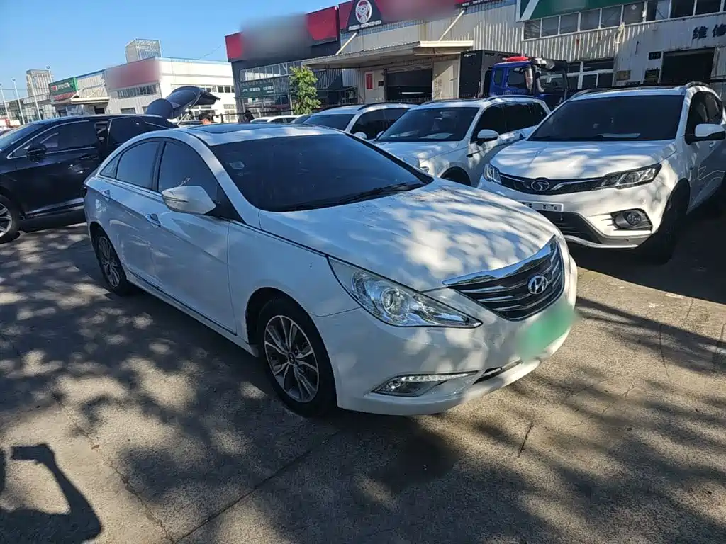Фото 4 - Hyundai Sonata
