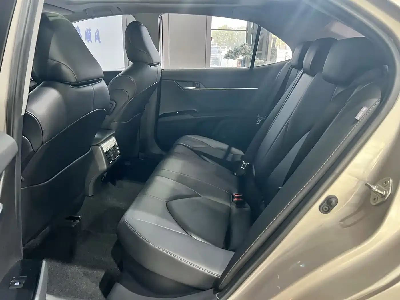 Фото 20 - Toyota Camry