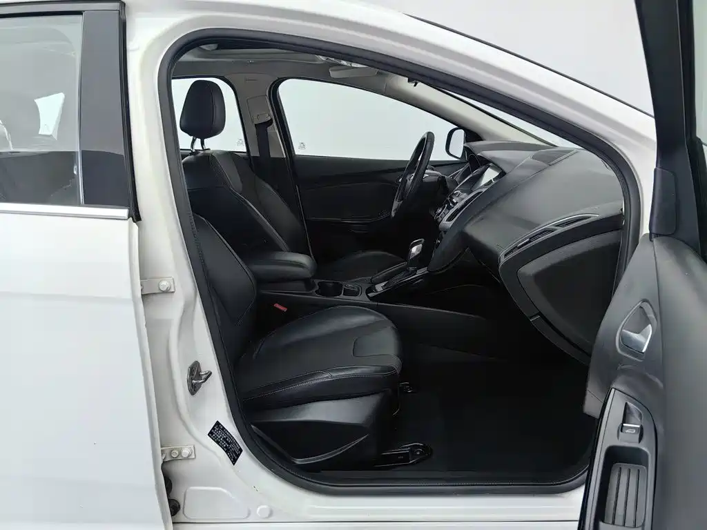 Ford Focus 2015 2012 Hatchback 2.0L Automatic Luxury Sport