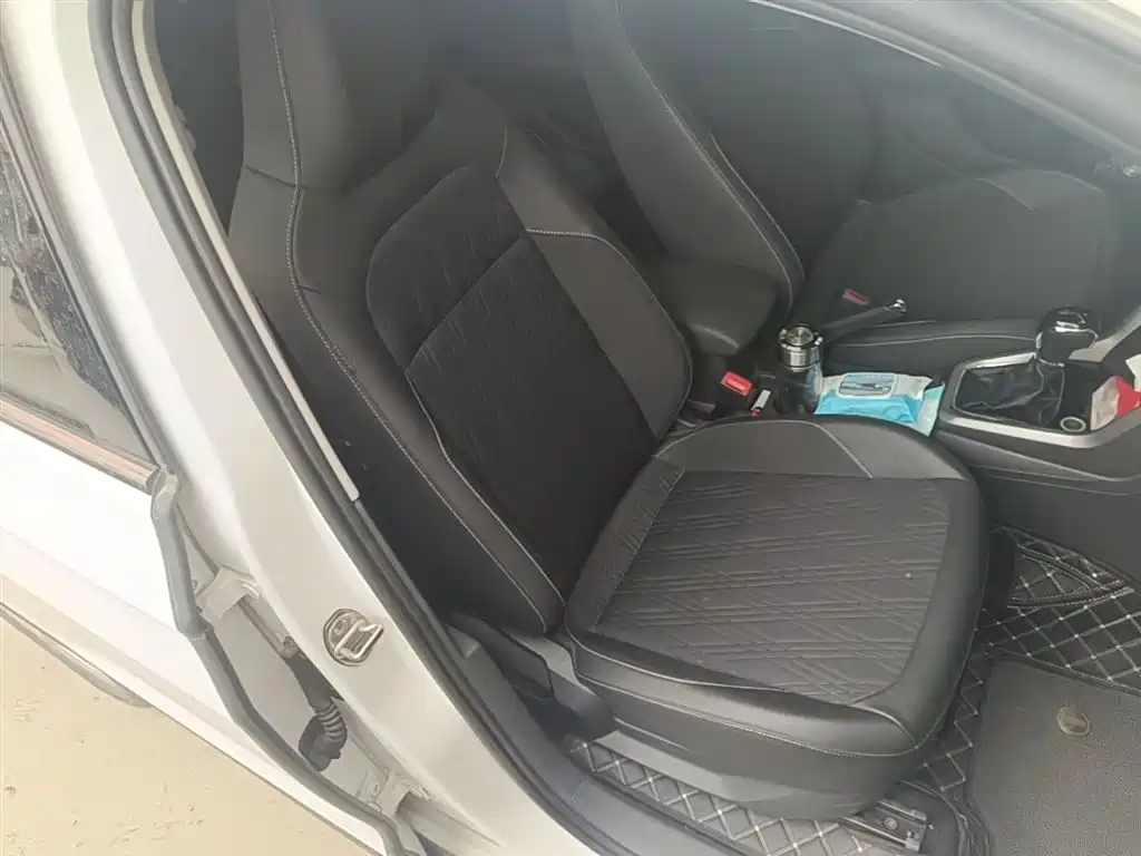 Volkswagen T-Cross 2019 1.5L Automatic Comfort Edition фото 25
