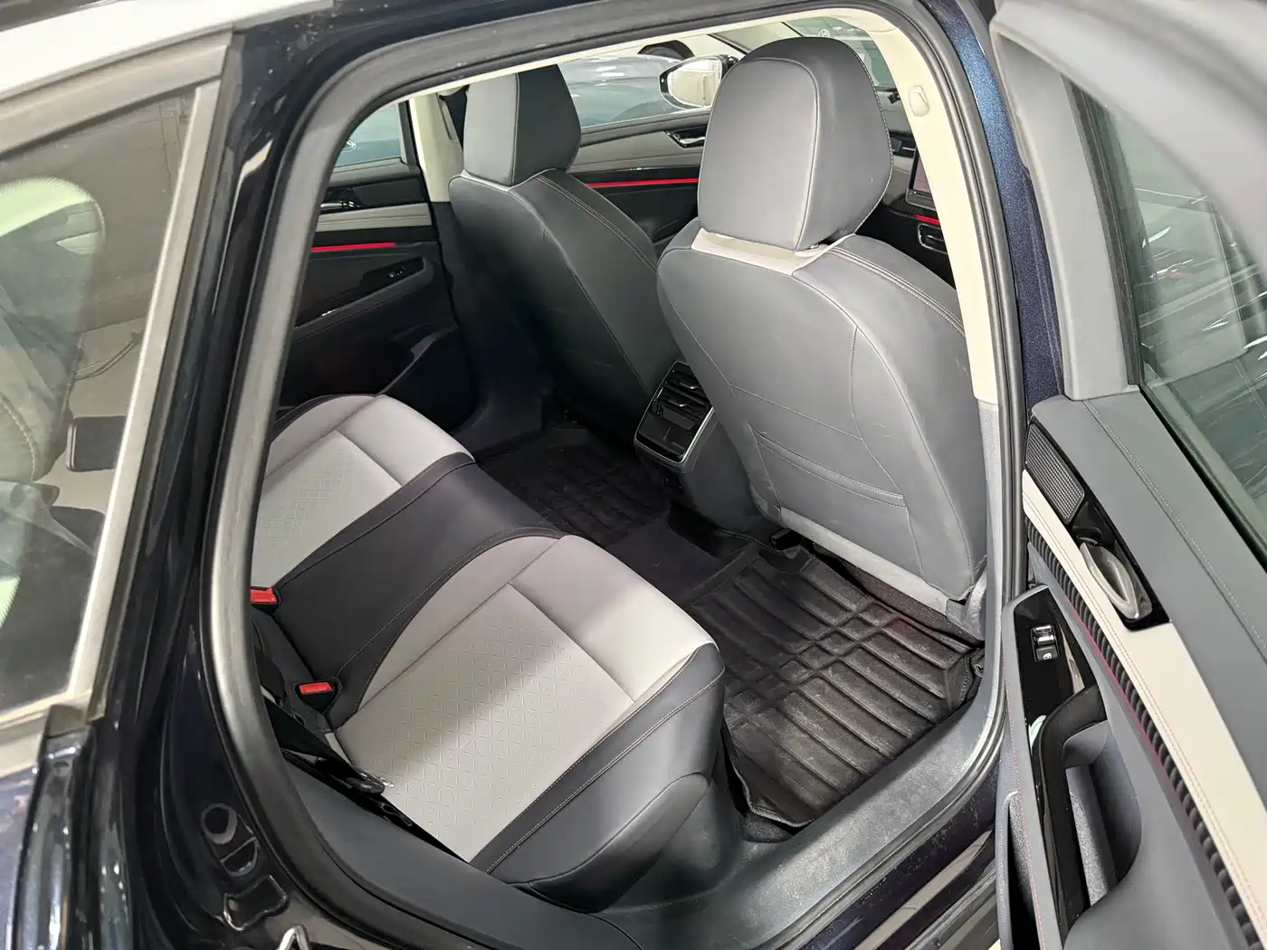 VOLKSWAGEN ID.7 VIZZION