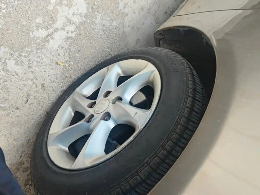 Geely Classic Emgrand 2012 2012 Sedan 1.8L CVT Luxury