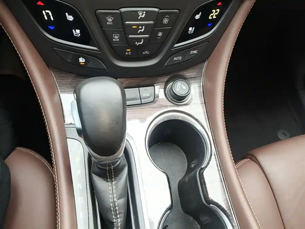 Buick Envision Plus 2017 28T AWD Luxury фото 14
