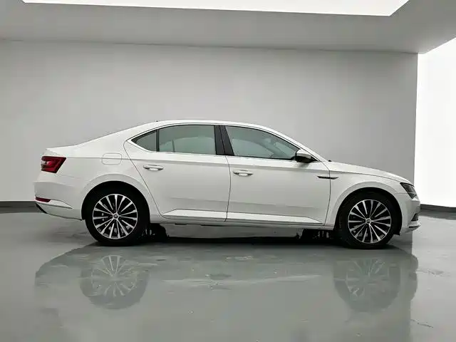 Škoda Superb 2018 TSI330 DSG Comfort Edition China V фото 12