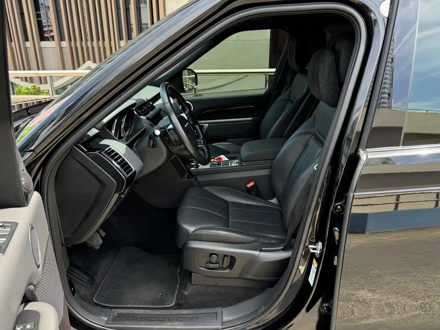 Land Rover Discovery 2017 3.0 SC V6 SE фото 5