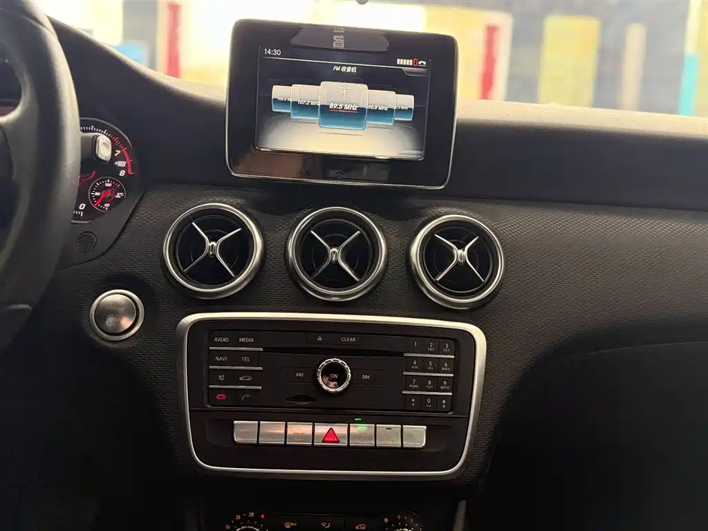 Mercedes-Benz A-Class (Import) 2017 Facelift A 200 Dynamic фото 25