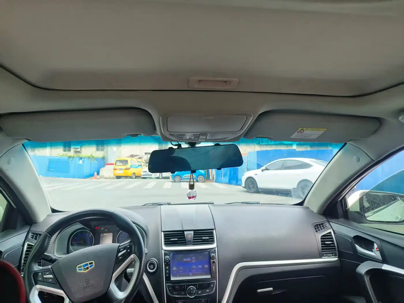 Фото 4 - Geely Emgrand