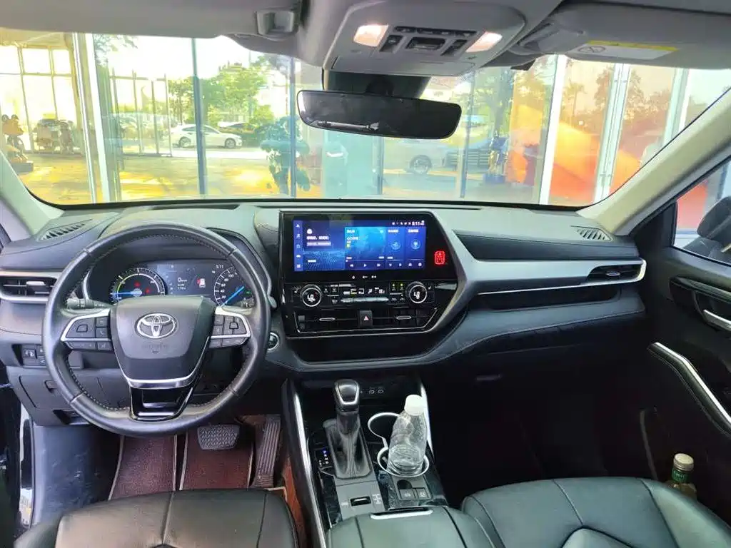 Photo 7 - Toyota Highlander