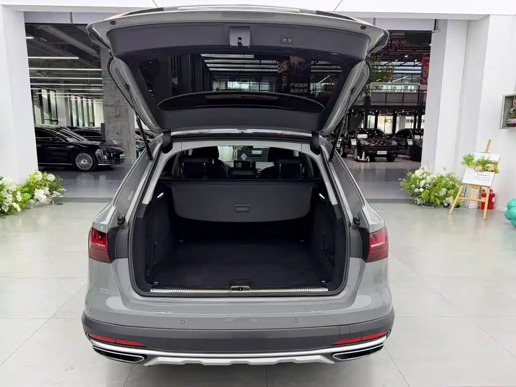Audi A4 (Import) 2021 2021 allroad quattro Explorer