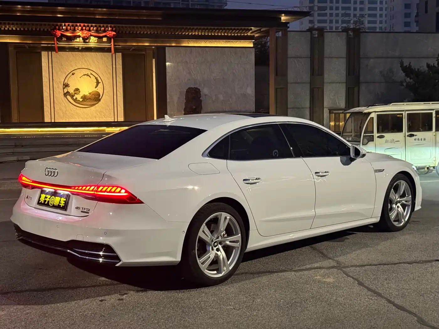 Audi A7L 2023 45 TFSI quattro S-line Shadow Warrior Edition фото 2