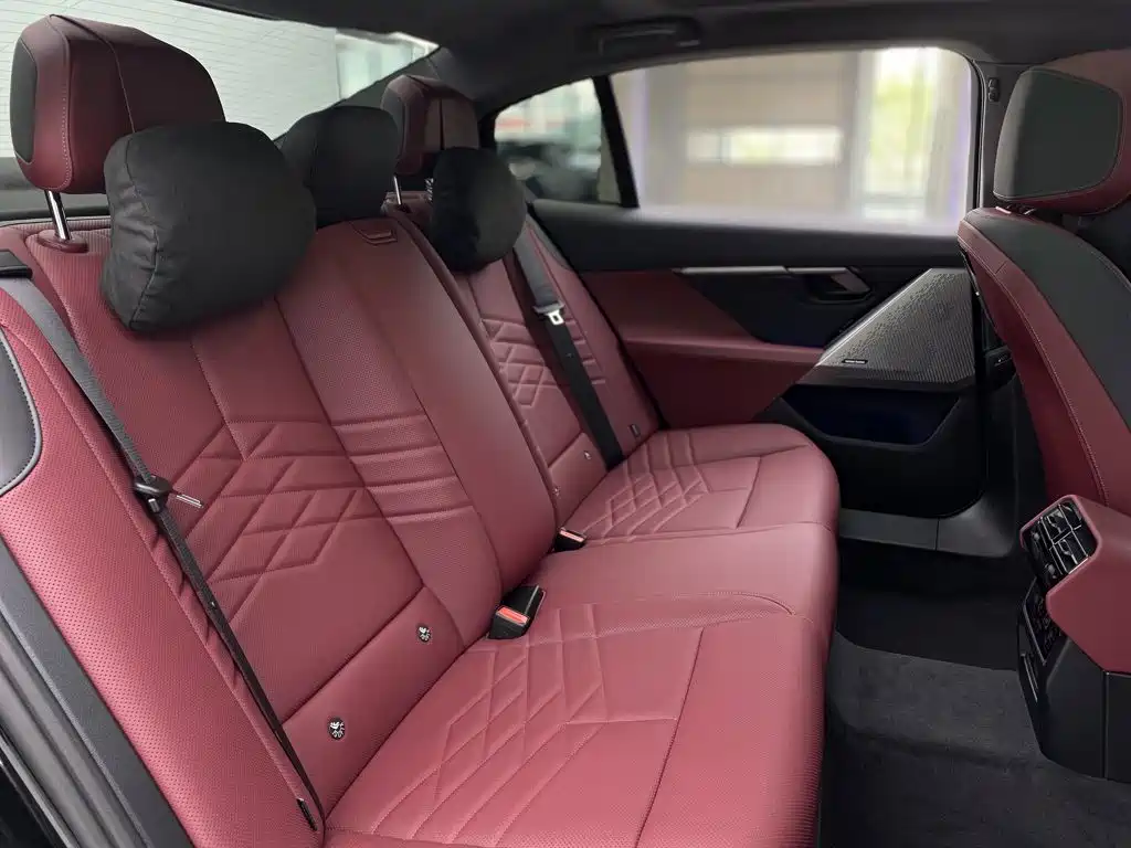 Фото 30 - BMW 5 Series