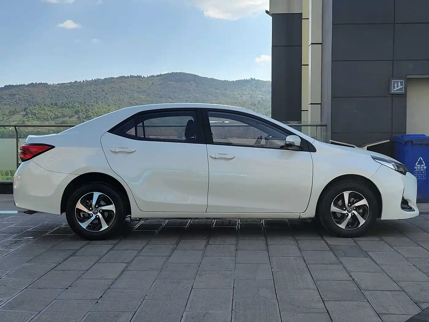 Toyota Levin 2017 Facelift 185T CVT Elite (China V) фото 24