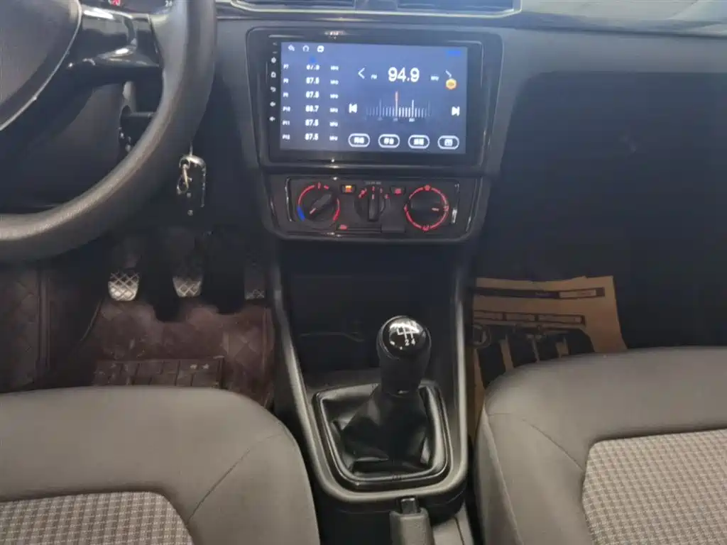 Volkswagen Santana 2016 1.4L Manual Trend Edition фото 14