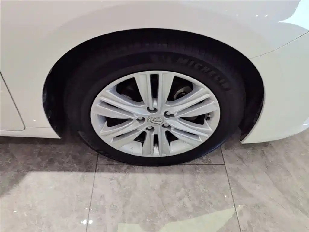 Lexus ES 2014 250 Elite Edition фото 14