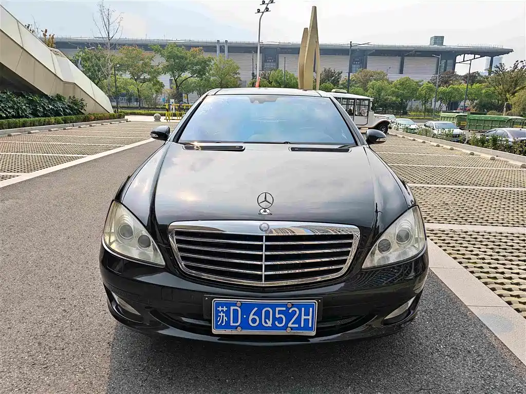 صورة 2 - Mercedes-Benz S-Class