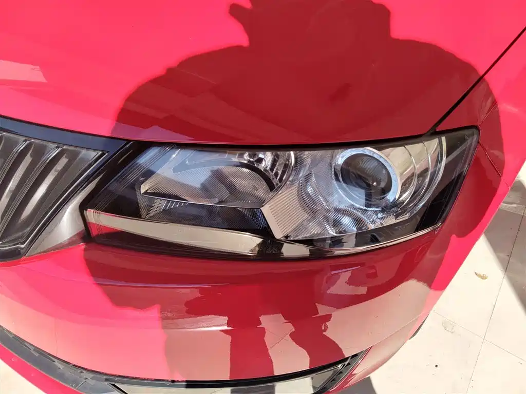 Škoda Skoda Rapid Spaceback 2016 Facelift 1.6L Automatic Smart Edition фото 3