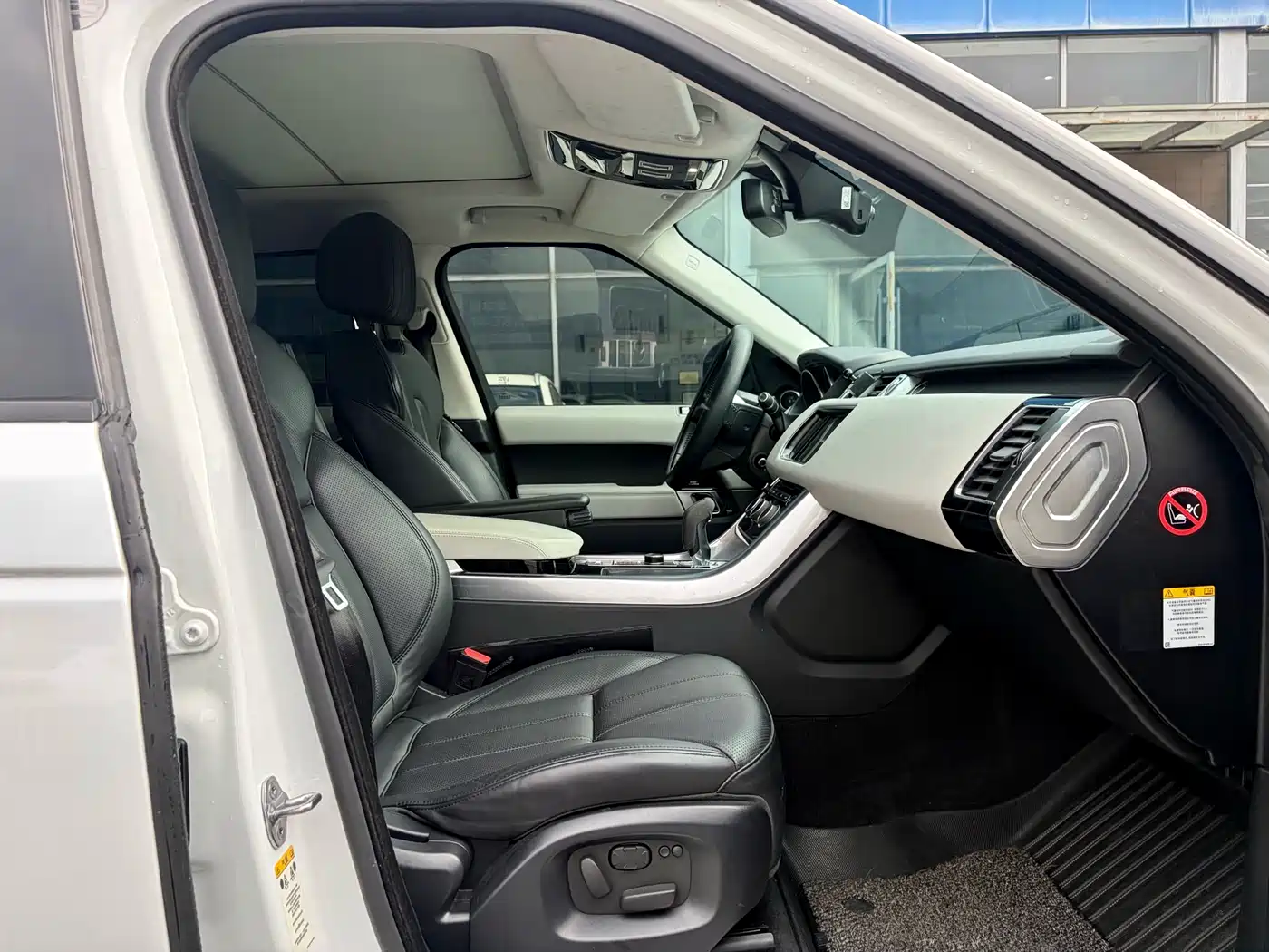 Land Rover Range Rover Sport 2015 3.0 SC V6 HSE фото 4