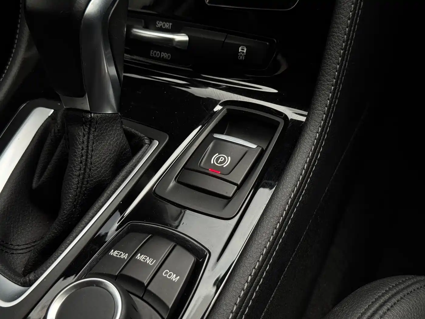 BMW 2 Series Touring 2016 218i Sport Design Package фото 9