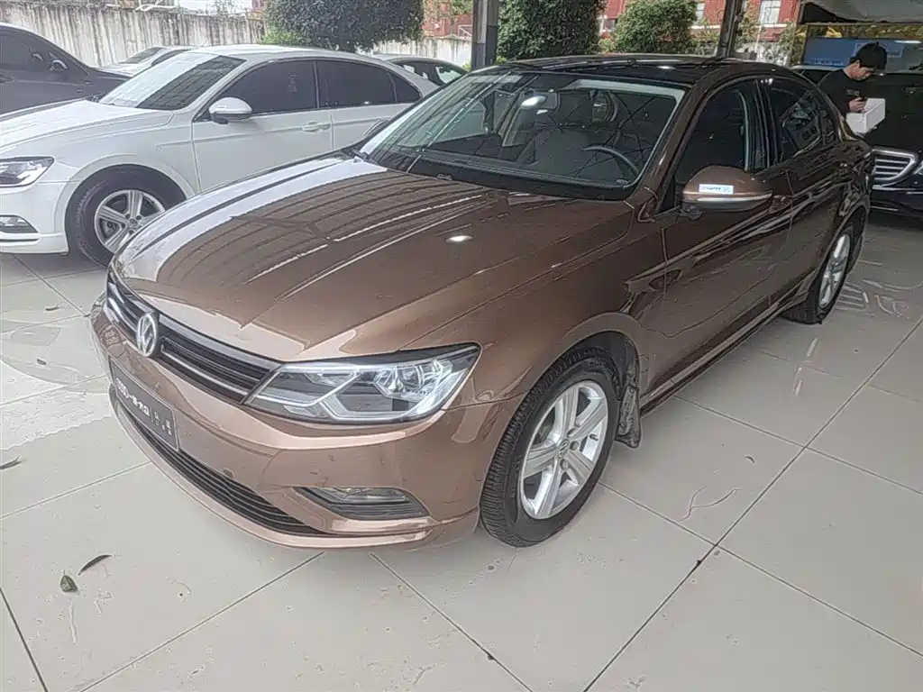 Volkswagen Lamando 2015 230TSI DSG Style