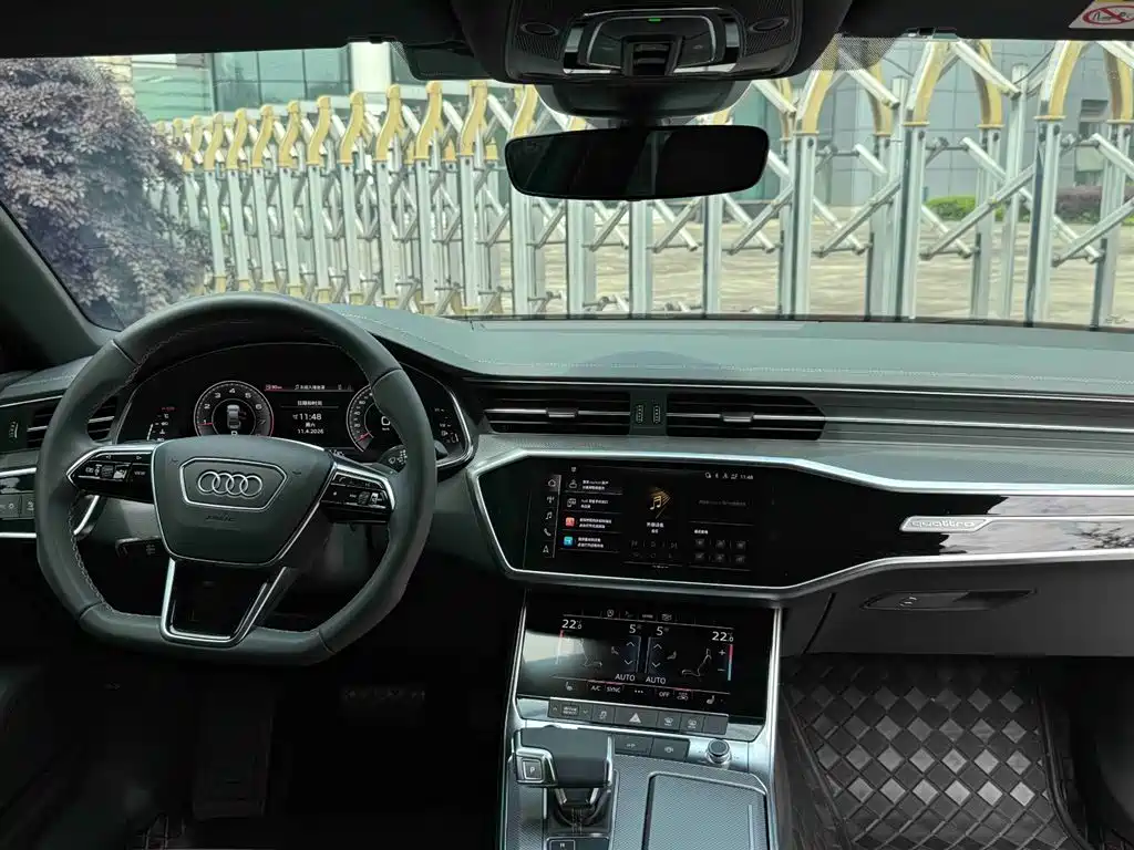 Фото 8 - Audi A7L