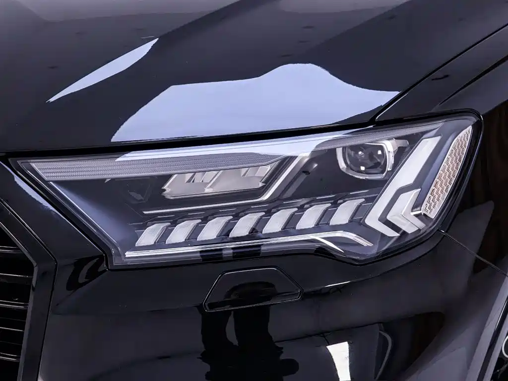 Audi Q7 2022 55 TFSI quattro S line Ice & Snow Edition фото 4