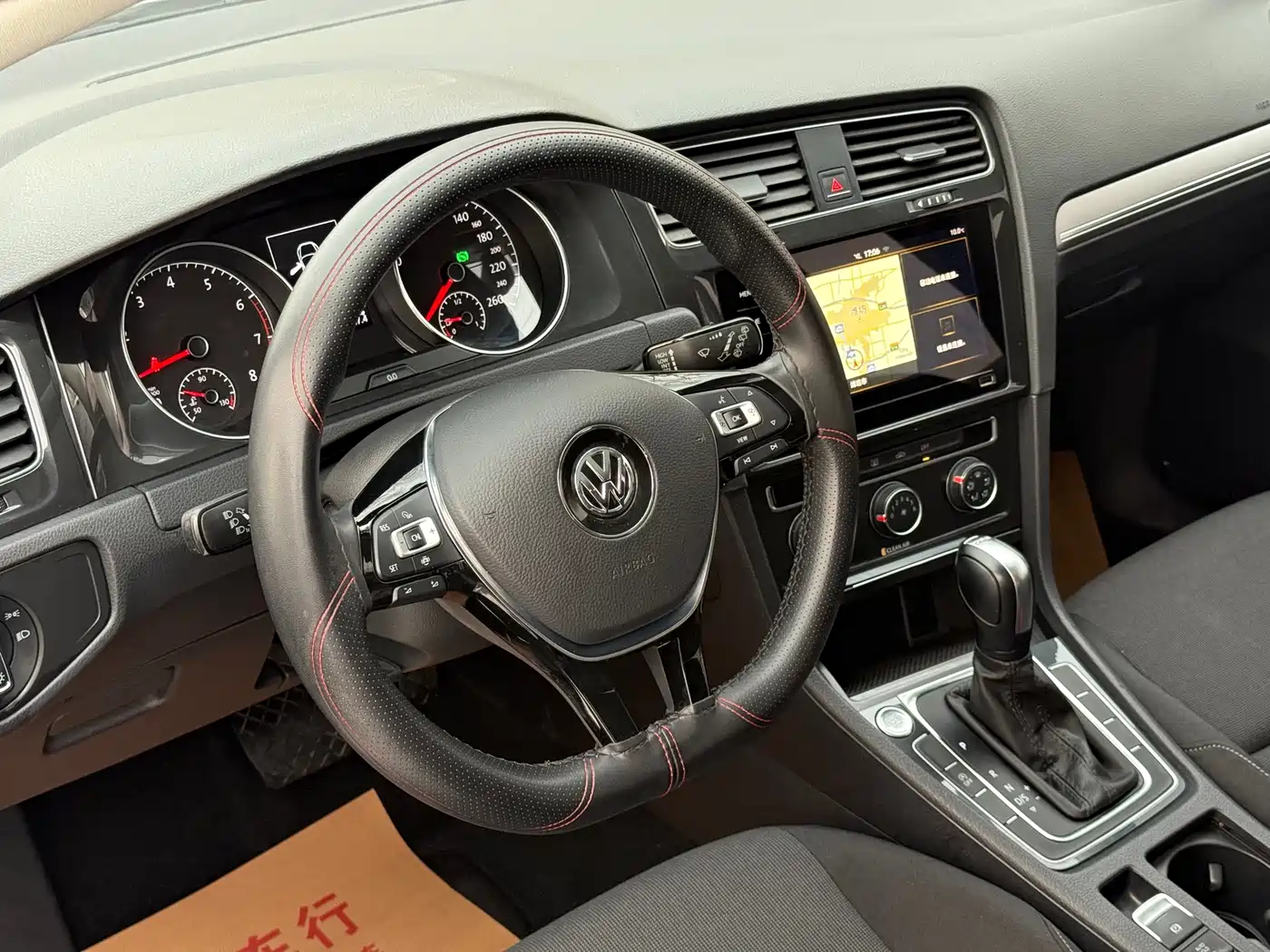 VOLKSWAGEN GOLF