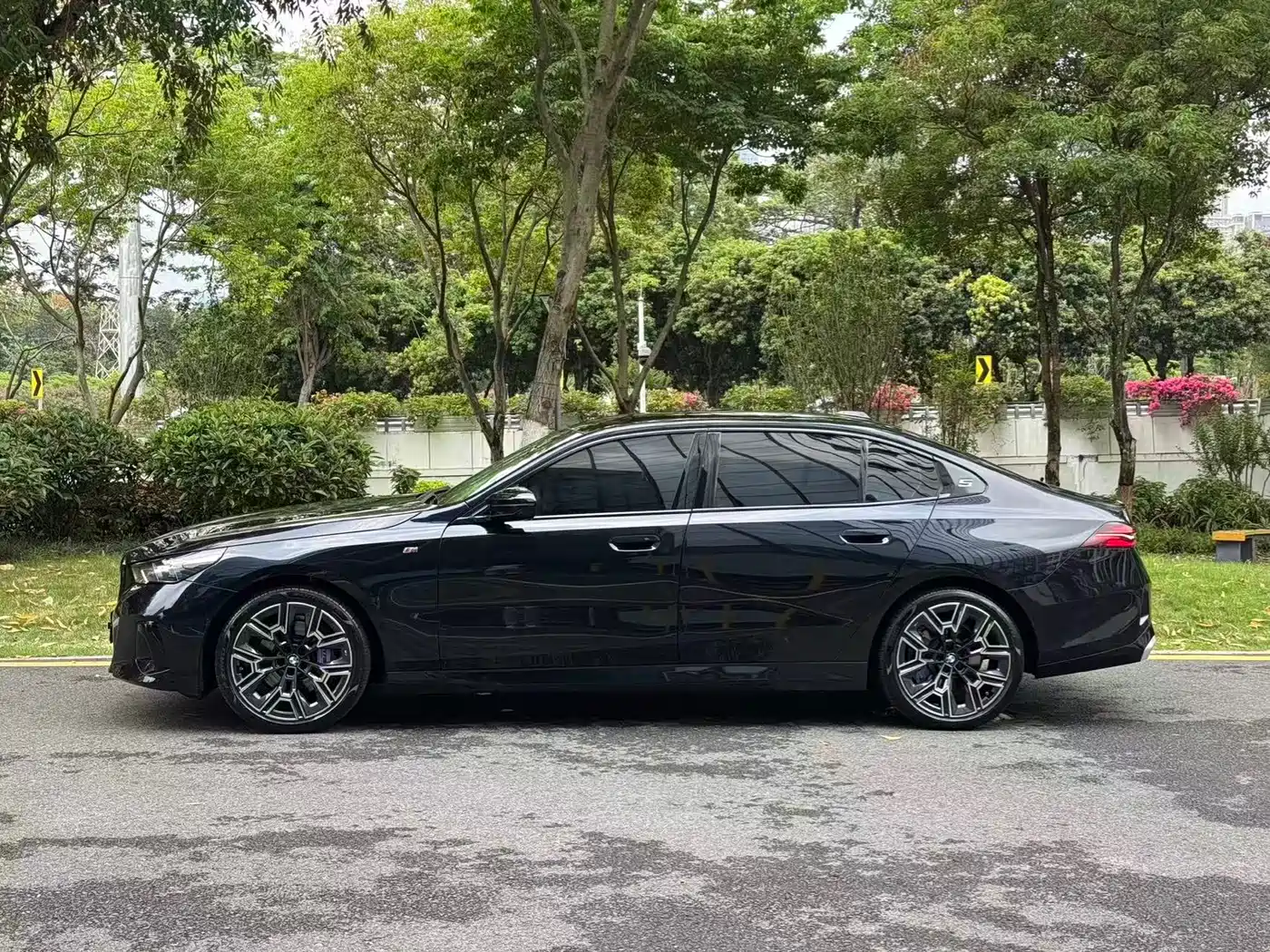 BMW 5 Series 2024 530Li Premium M Sport Package фото 12