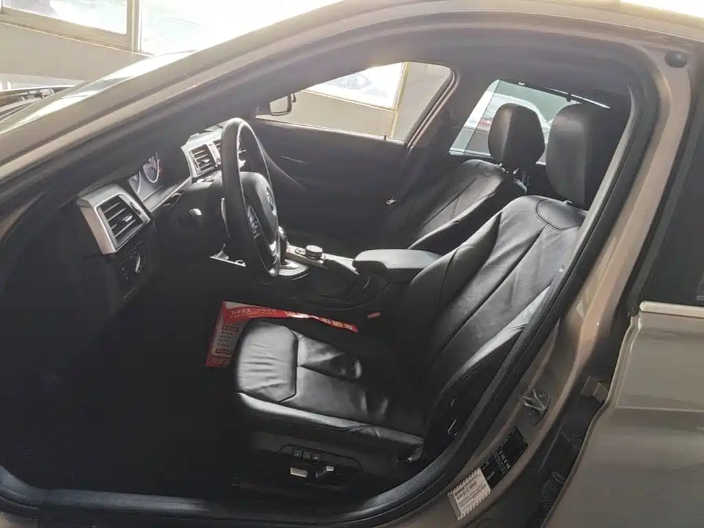 Photo 15 - BMW 3 Series