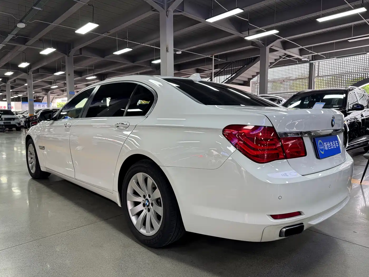 BMW 7 Series 2009 Model 740Li Leading Edition фото 12
