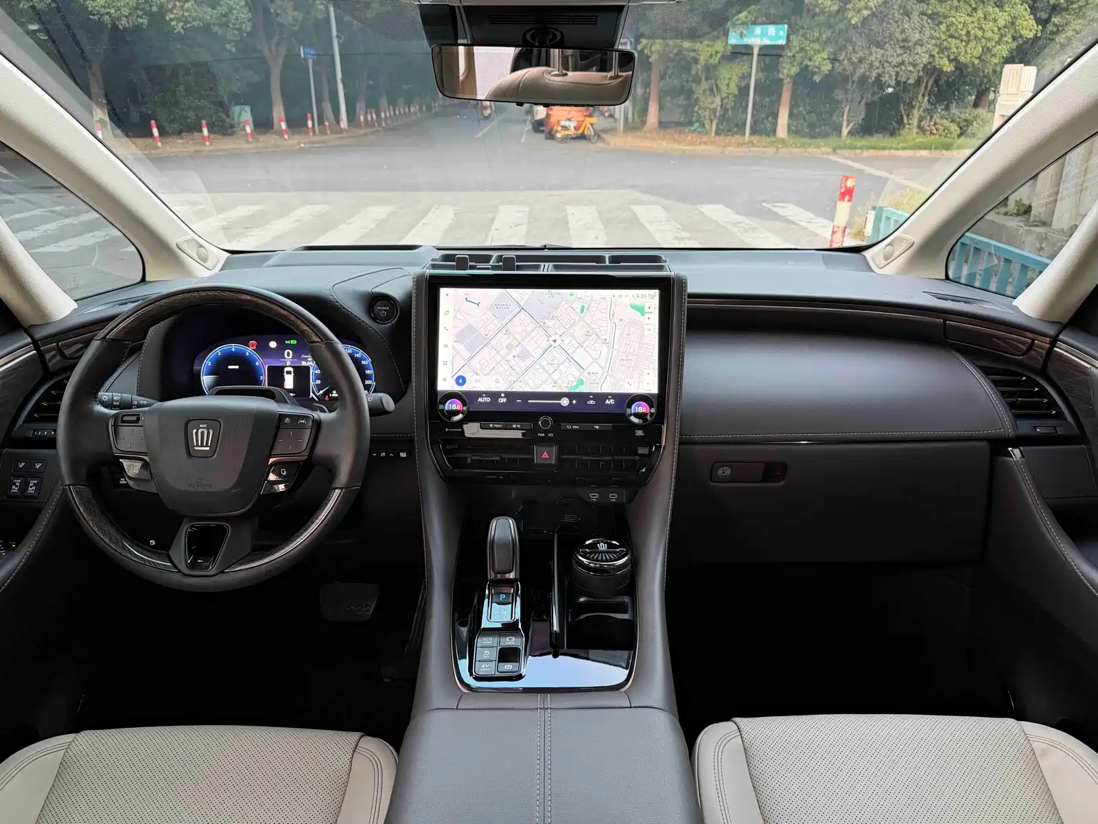 Фото 14 - Toyota Vellfire