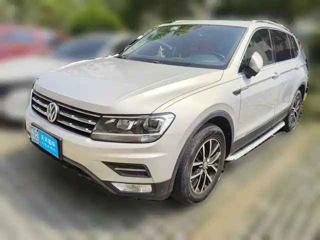 Volkswagen Tiguan L 2017 330TSI Automatic 2WD Luxury Edition — фото 1