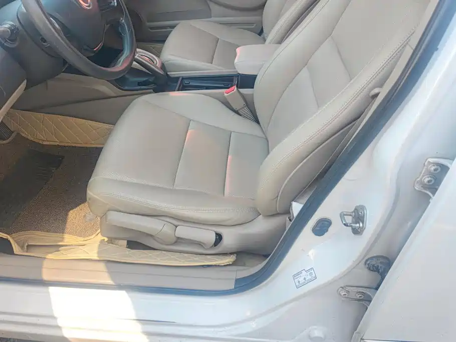 CIIMO CIIMO 2014 2012 1.8L Automatic