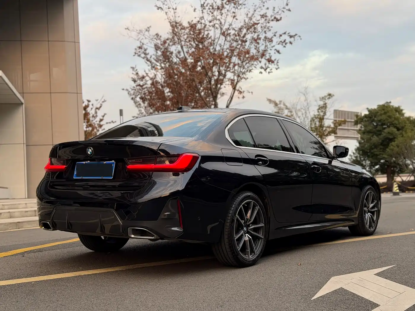 BMW 3 Series 2023 325Li M Sport Package фото 10
